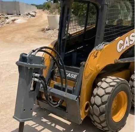 MINICARGADOR CASE SR200 MARTILLO3.webp
