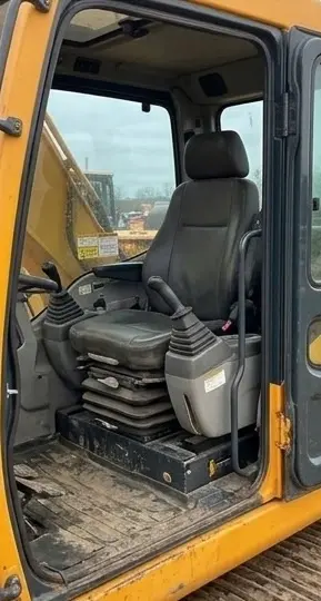 EXCAVADORA HYUNDAI R-220-LC 2.webp
