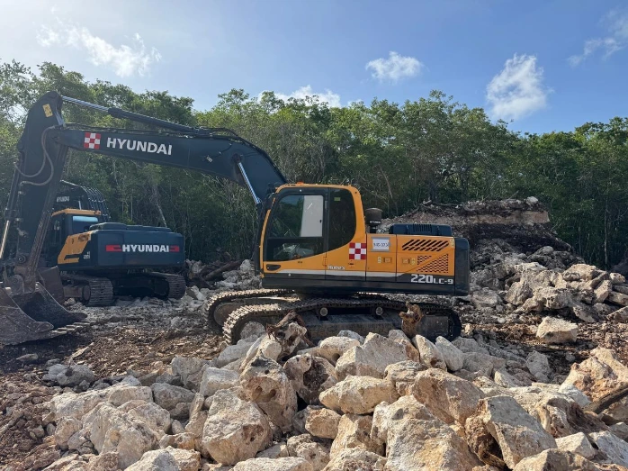 EXCAVADORA HYUNDAI R 220 HX O SIMILAR
